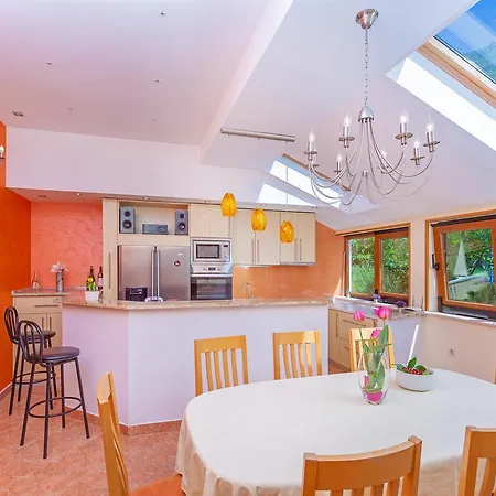 Ana's Paradise Mlini