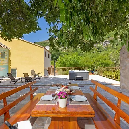 Ana's Paradise Mlini