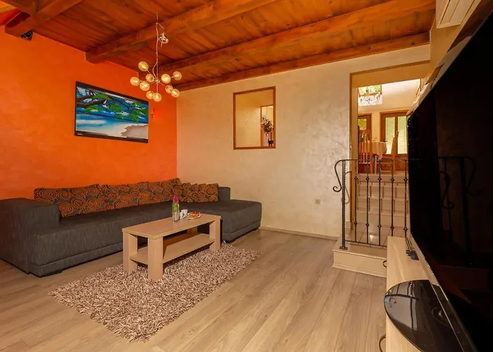 בית נופש Ana's Paradise מליני