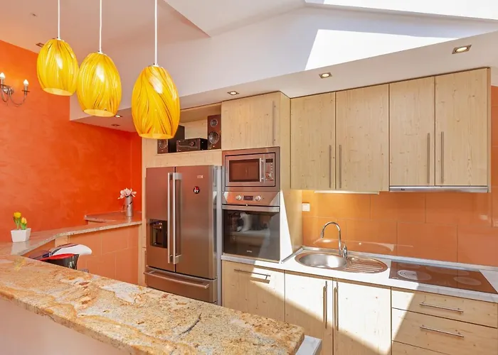 Ana's Paradise מליני