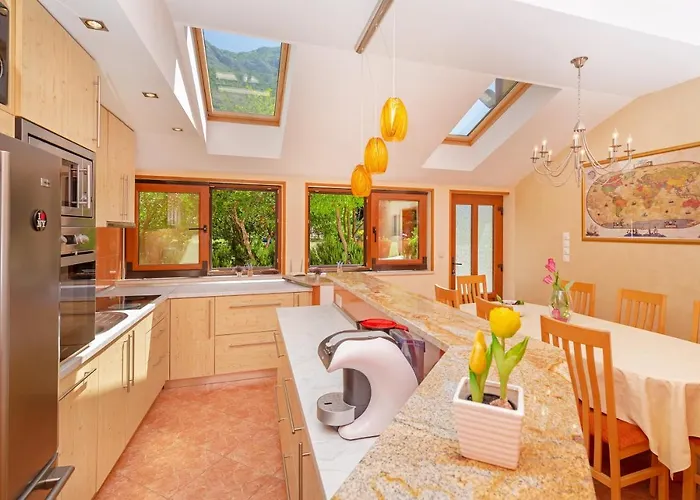 Ana's Paradise מליני