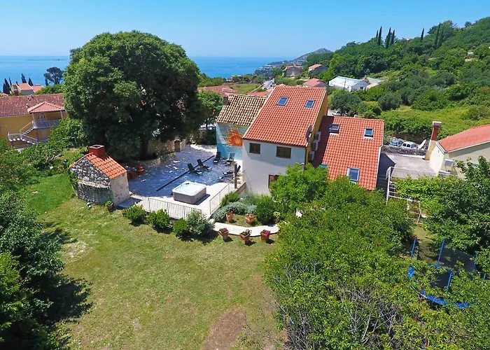 בית נופש Ana's Paradise מליני