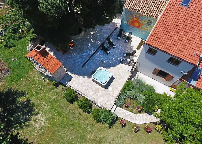 בית נופש Ana's Paradise מליני