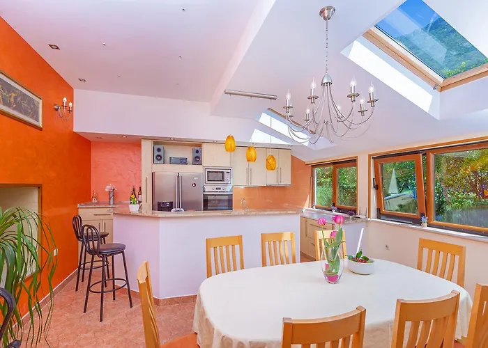 Ana's Paradise מליני